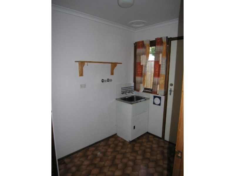 33 Churchill Drive, Mooroolbark VIC 3138