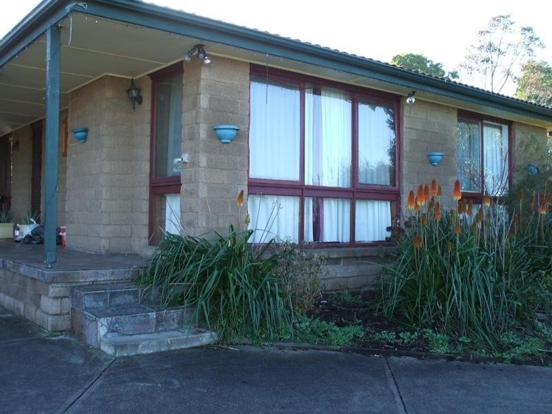 11 Eastwood Crescent, Mooroolbark VIC 3138