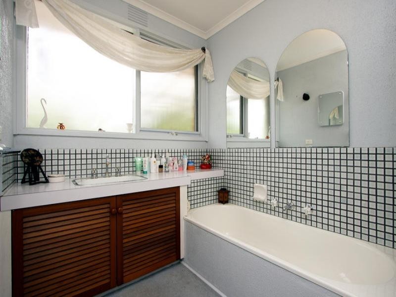 106 Hayrick Lane, Mooroolbark VIC 3138