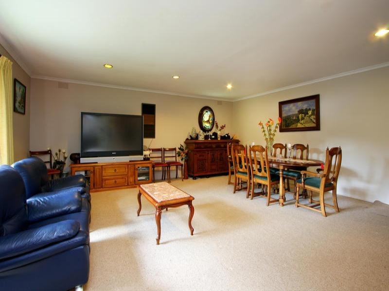 106 Hayrick Lane, Mooroolbark VIC 3138