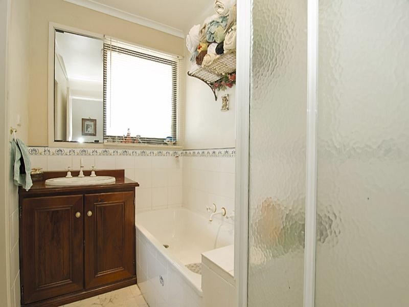 16 Landara Court, Mooroolbark VIC 3138