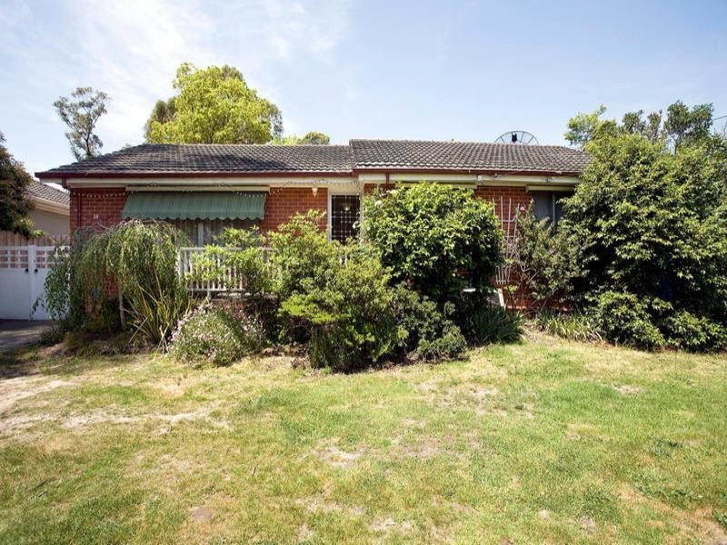 14 Saxon Drive, Mooroolbark VIC 3138