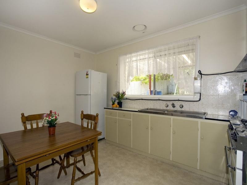 14 Saxon Drive, Mooroolbark VIC 3138