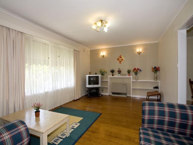 14 Saxon Drive, Mooroolbark VIC 3138