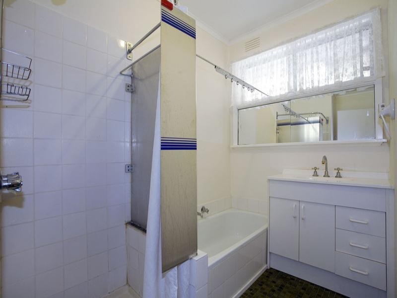 14 Saxon Drive, Mooroolbark VIC 3138