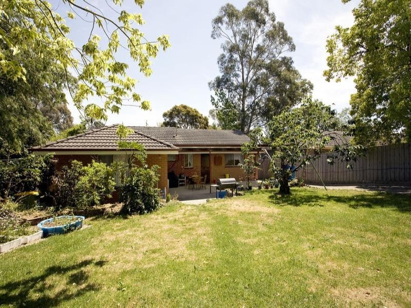 14 Saxon Drive, Mooroolbark VIC 3138