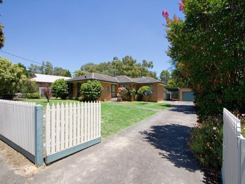 37 Landstrom Quadrant, Kilsyth VIC 3137