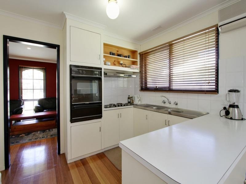 37 Landstrom Quadrant, Kilsyth VIC 3137
