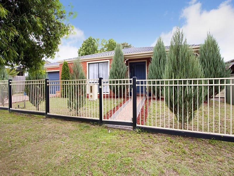 17 Mountain View Road, Kilsyth VIC 3137