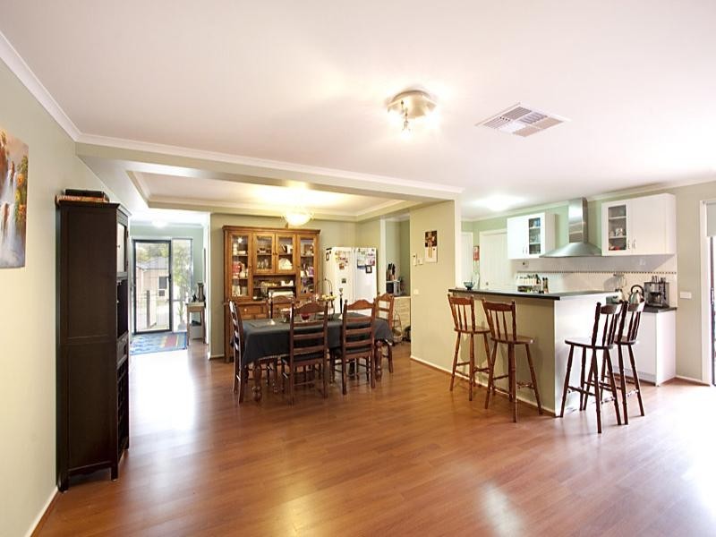 17 Mountain View Road, Kilsyth VIC 3137