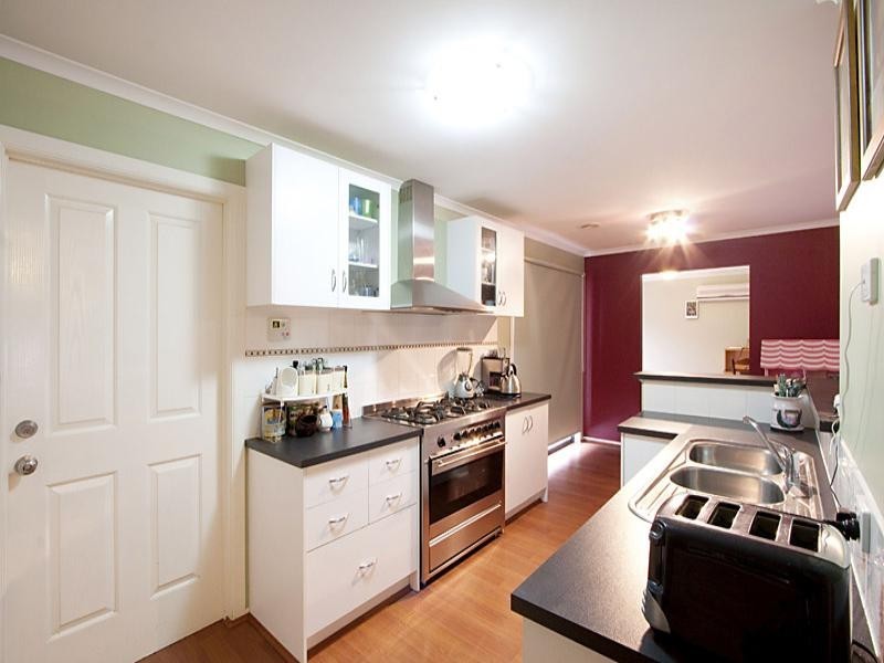 17 Mountain View Road, Kilsyth VIC 3137