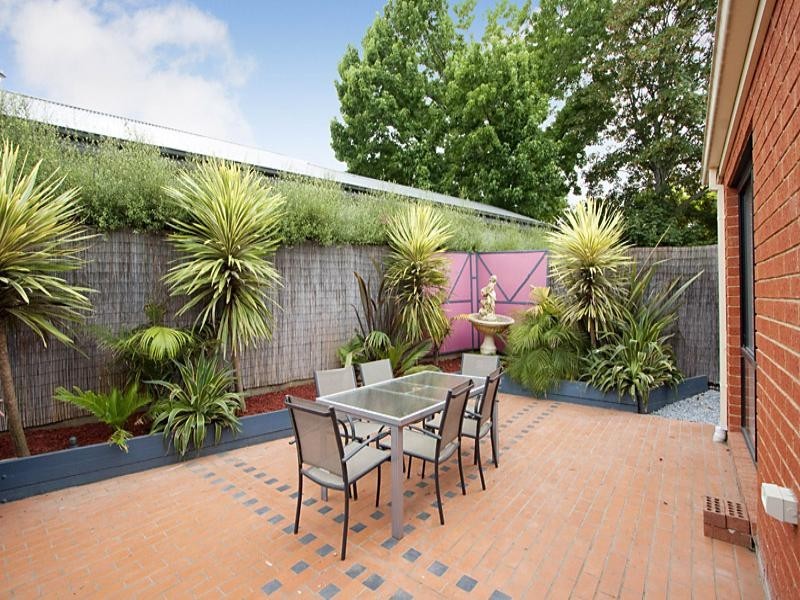 17 Mountain View Road, Kilsyth VIC 3137