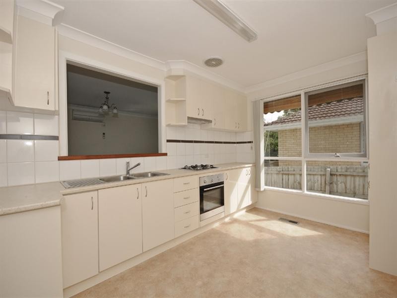 30 Cambridge Road, Mooroolbark VIC 3138