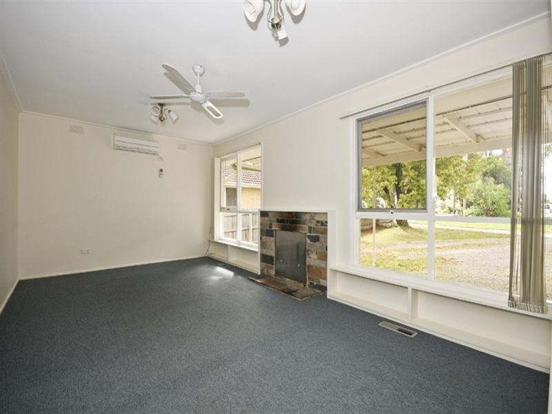 30 Cambridge Road, Mooroolbark VIC 3138
