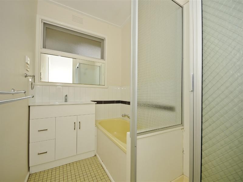 30 Cambridge Road, Mooroolbark VIC 3138