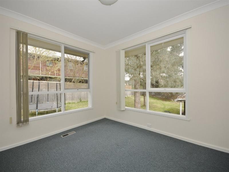 30 Cambridge Road, Mooroolbark VIC 3138