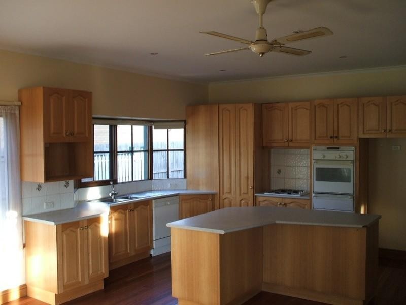 39 Thomas Road, Healesville VIC 3777