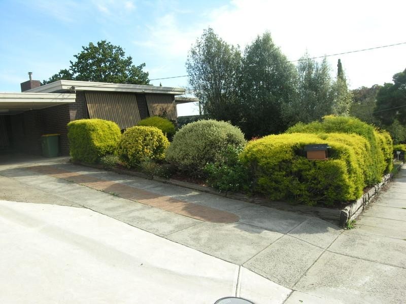 5 Bellara Drive, Mooroolbark VIC 3138