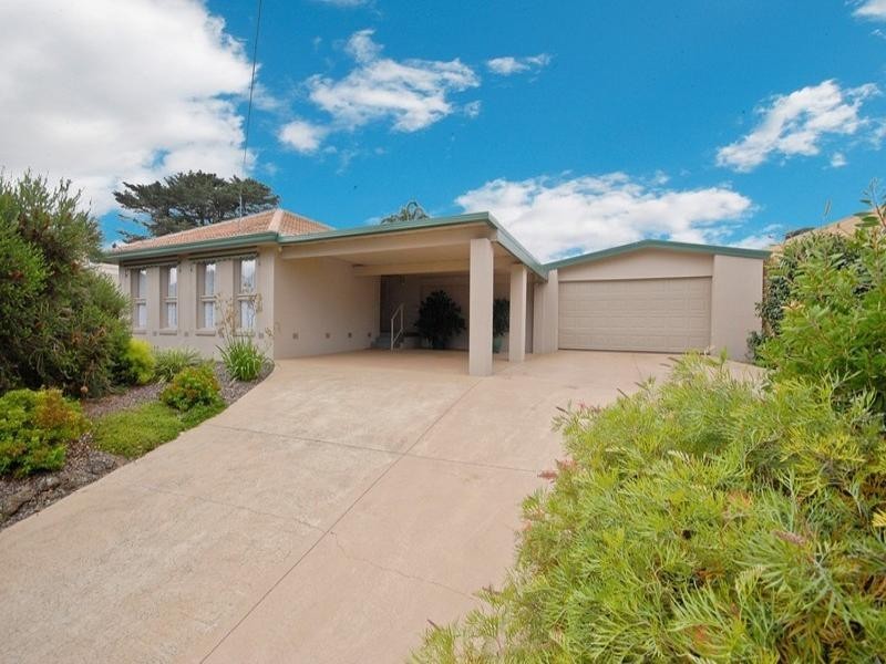 42 Country Club Drive, Chirnside Park VIC 3116