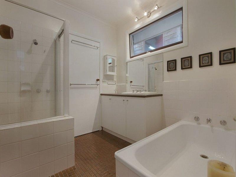 32 Meadowlark Lane, Mooroolbark VIC 3138