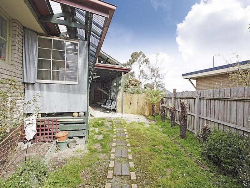 1 WESTWOOD PASS, Chirnside Park VIC 3116