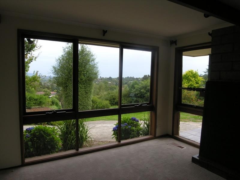 11 Eastwood Crescent, Mooroolbark VIC 3138