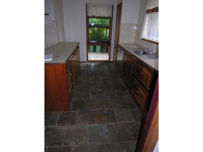 11 Eastwood Crescent, Mooroolbark VIC 3138