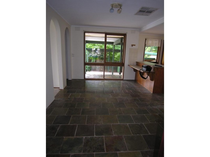 11 Eastwood Crescent, Mooroolbark VIC 3138