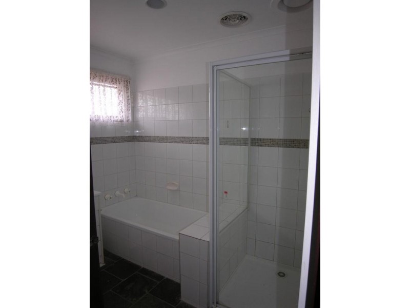 11 Eastwood Crescent, Mooroolbark VIC 3138