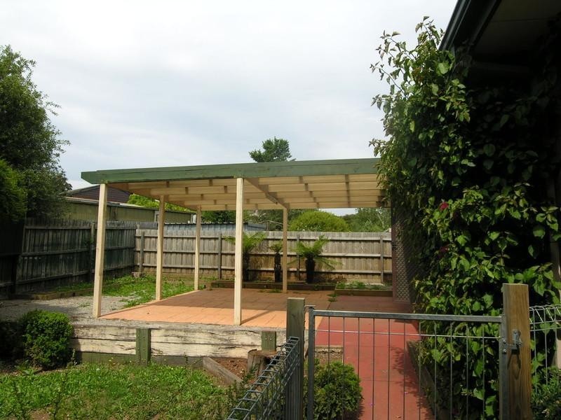 11 Eastwood Crescent, Mooroolbark VIC 3138