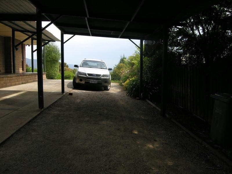 11 Eastwood Crescent, Mooroolbark VIC 3138