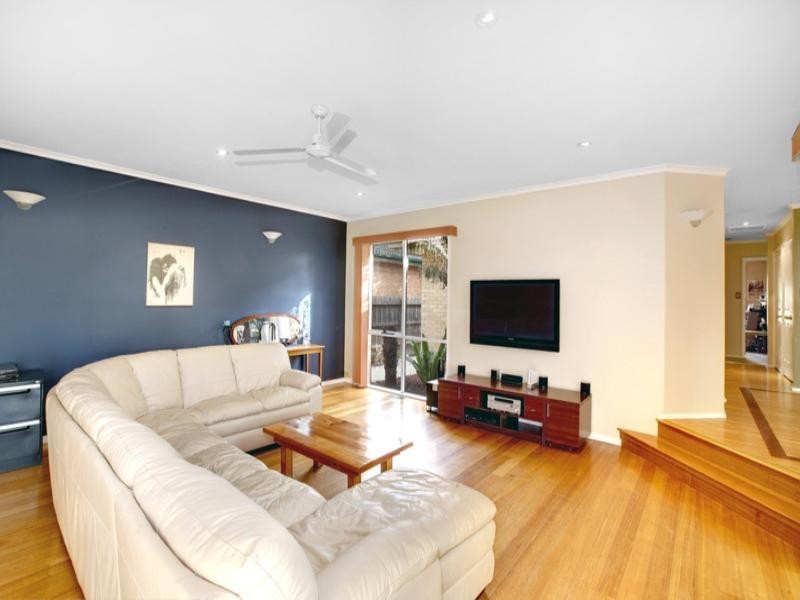 15 Robert Court, Croydon VIC 3136
