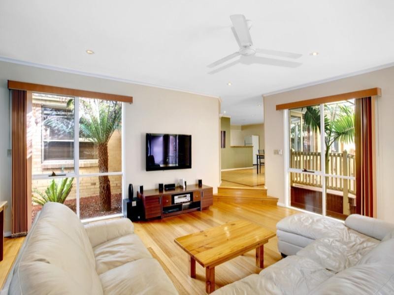 15 Robert Court, Croydon VIC 3136