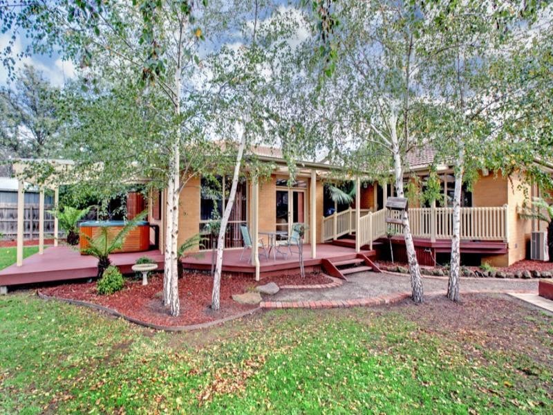 15 Robert Court, Croydon VIC 3136