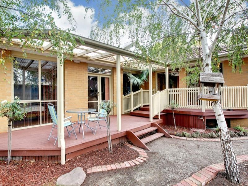 15 Robert Court, Croydon VIC 3136