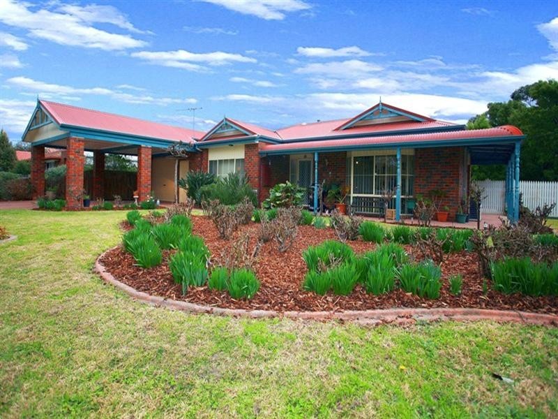 1 Hyde Park Walk, Mooroolbark VIC 3138