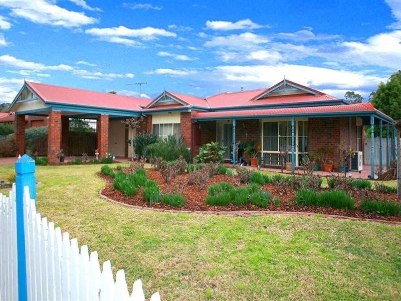 1 Hyde Park Walk, Mooroolbark VIC 3138