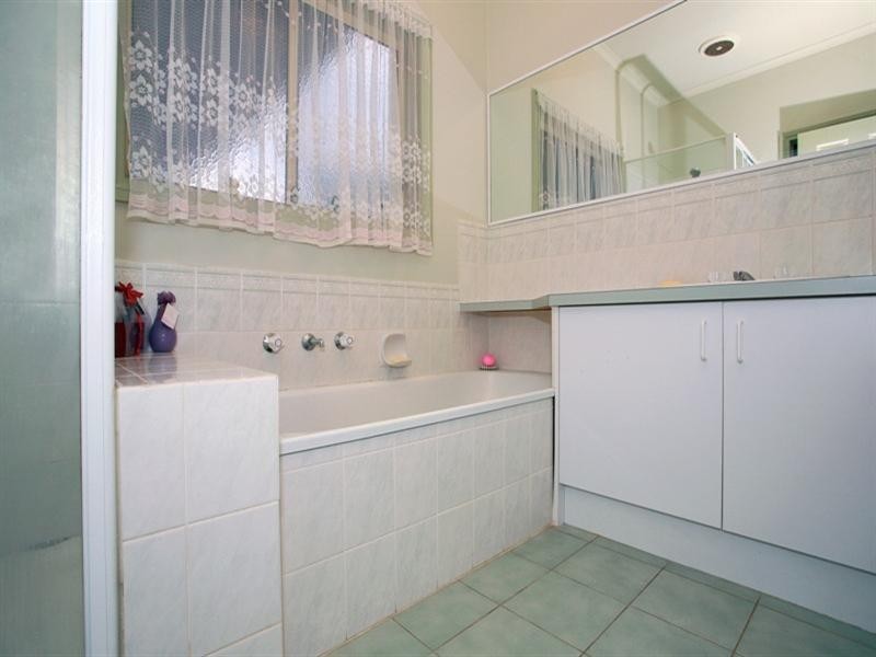 1 Hyde Park Walk, Mooroolbark VIC 3138