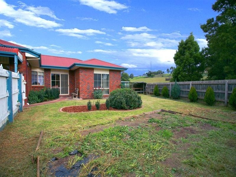 1 Hyde Park Walk, Mooroolbark VIC 3138