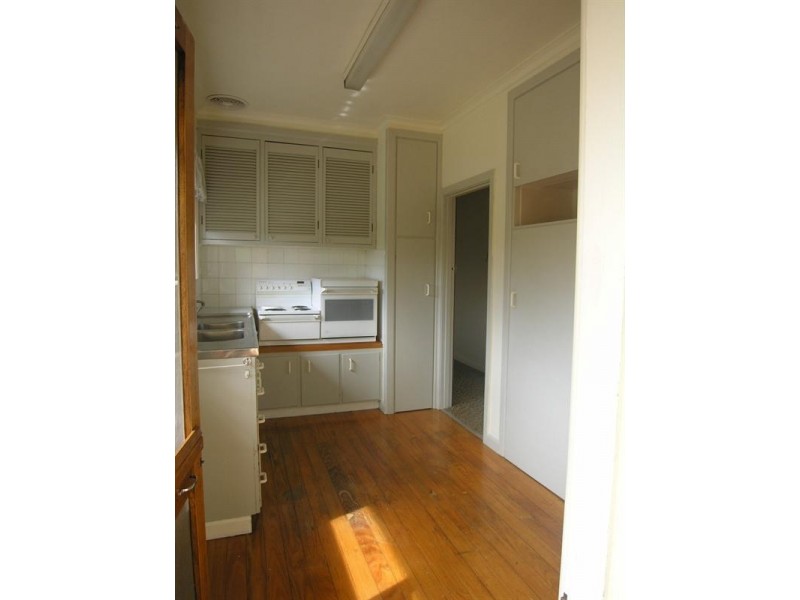 33 KARDINIA Road, Warranwood VIC 3134