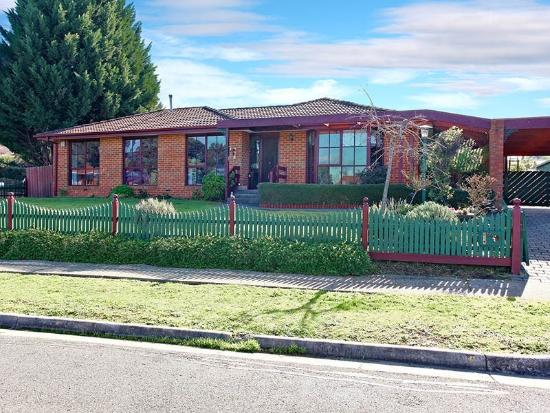 66 Landscape Drive, Mooroolbark VIC 3138