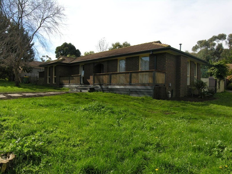 4 Statesman Crescent, Mooroolbark VIC 3138
