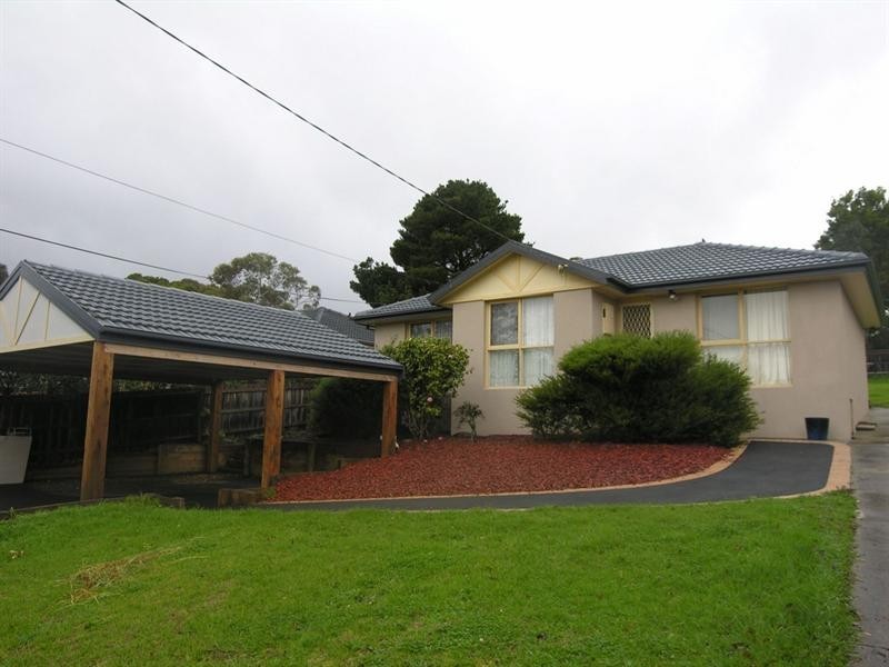 18 Sheldon Avenue, Mooroolbark VIC 3138