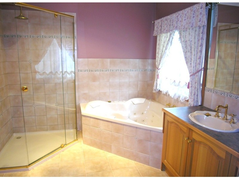 16 The Briars, Mooroolbark VIC 3138