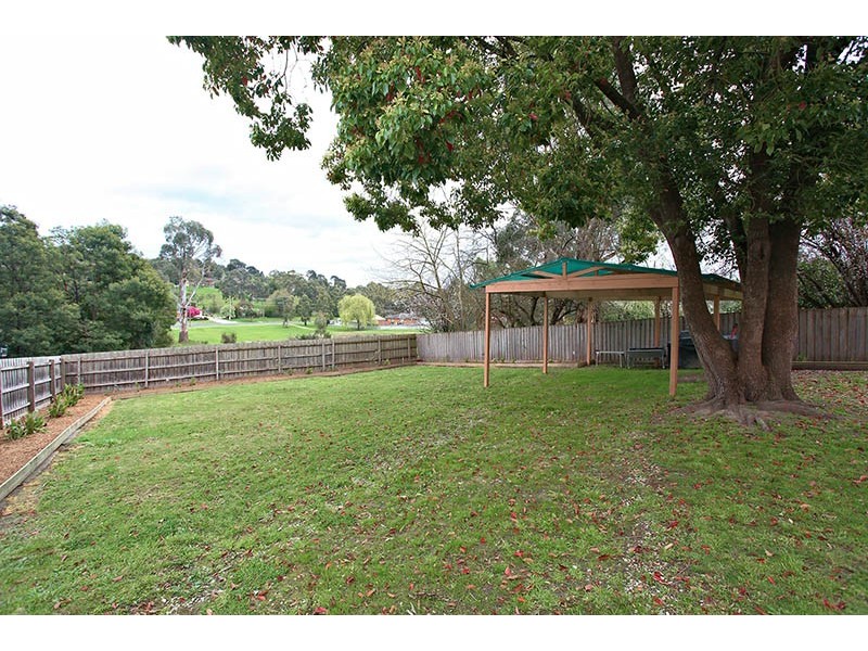 21 Greenslopes Drive, Mooroolbark VIC 3138