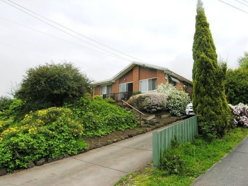 11 STRUAN Avenue, Mooroolbark VIC 3138