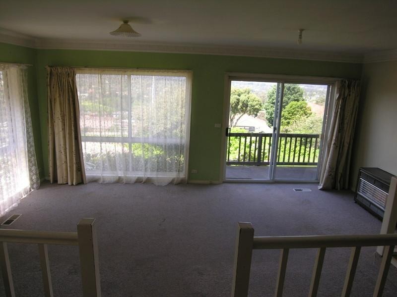 11 STRUAN Avenue, Mooroolbark VIC 3138