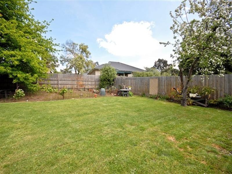 56 Dryden Concourse, Mooroolbark VIC 3138