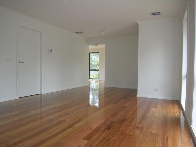 27 Donald Street, Croydon VIC 3136
