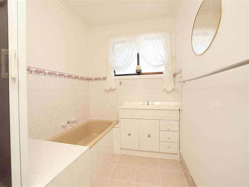 19 Black Springs Road, Chirnside Park VIC 3116